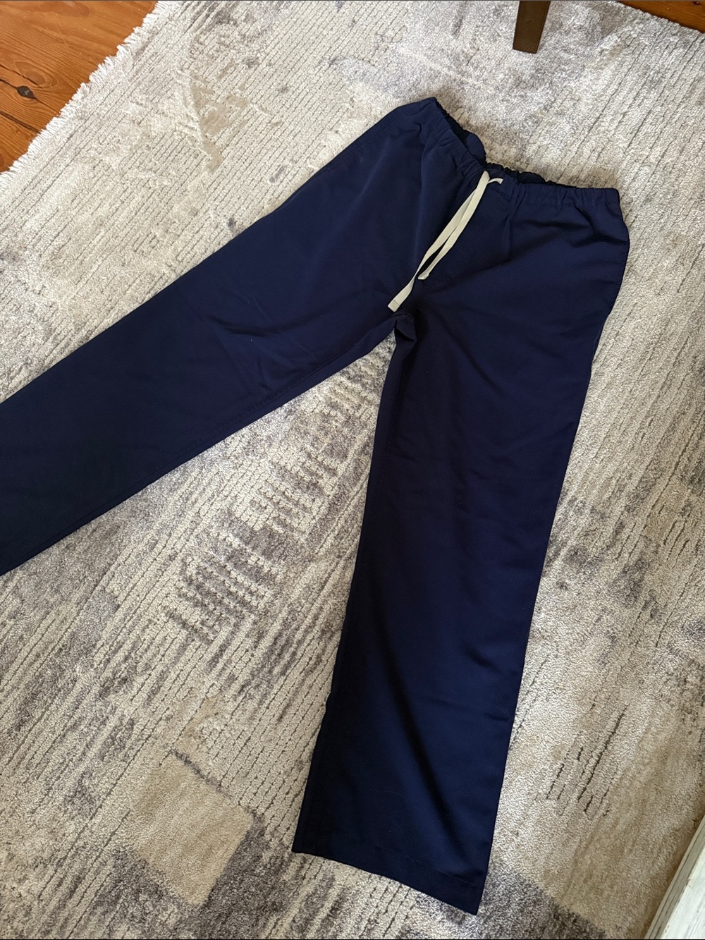 Figs Women’s Navy Scrub Top and Jogger Pants with Cream Drawstrings - Technical - Picture 15 of 16